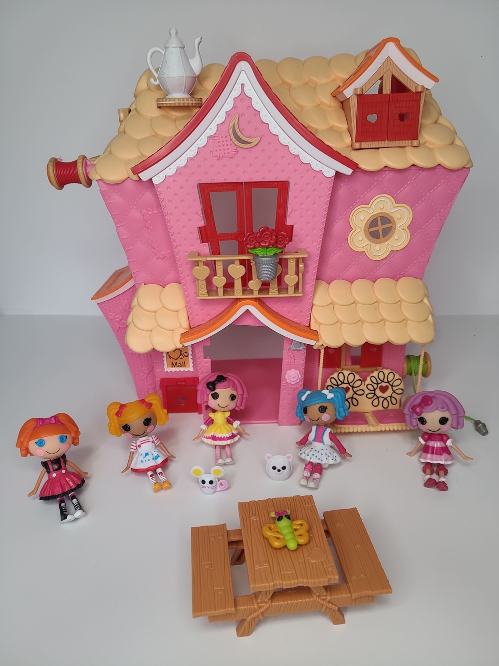 Lalaloopsy Mini Sew Sweet Playhouse Playset with 5 Figures and Accessories